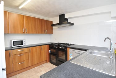 6 bed house, Bedford Park, North Hill, Plymouth, PL48HN - Image 1